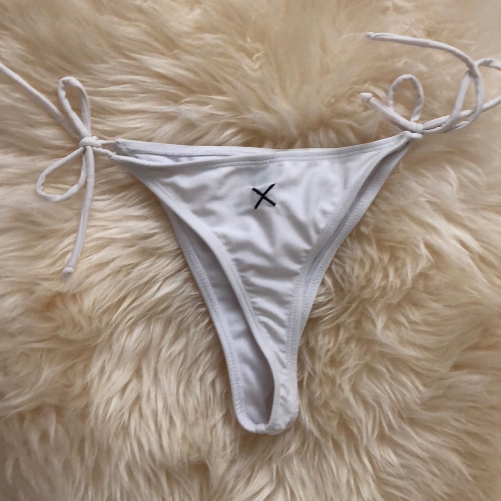 White BoutineLA bottoms